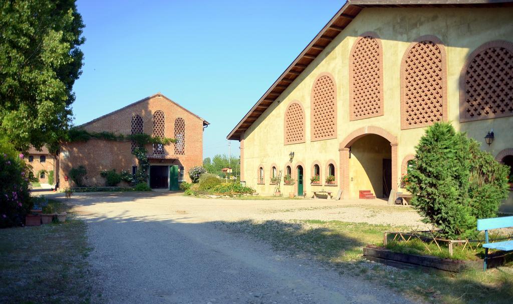 Agriturismo Borgo San Francesco Basiglio Eksteriør billede
