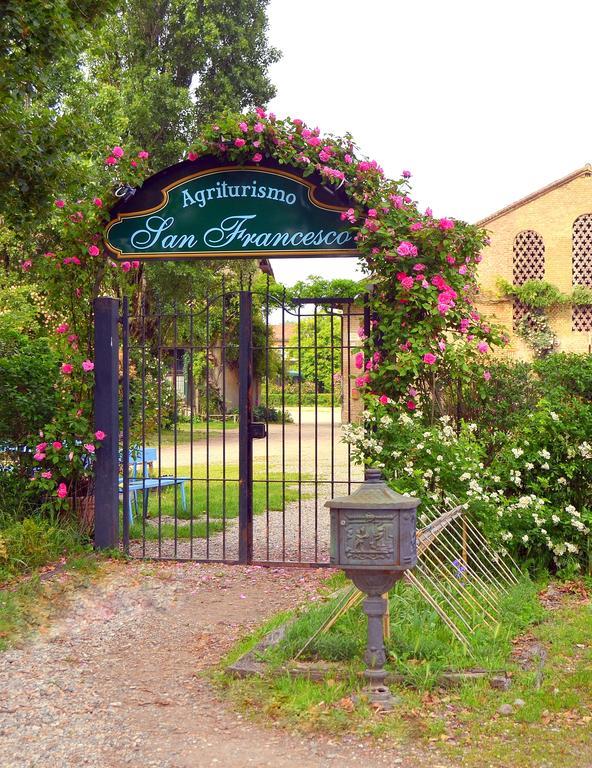 Agriturismo Borgo San Francesco Basiglio Eksteriør billede