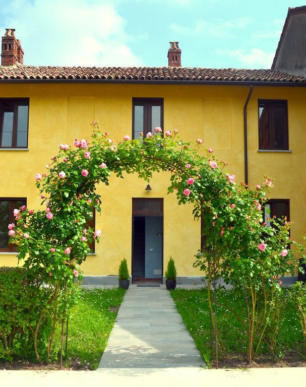 Agriturismo Borgo San Francesco Basiglio Eksteriør billede